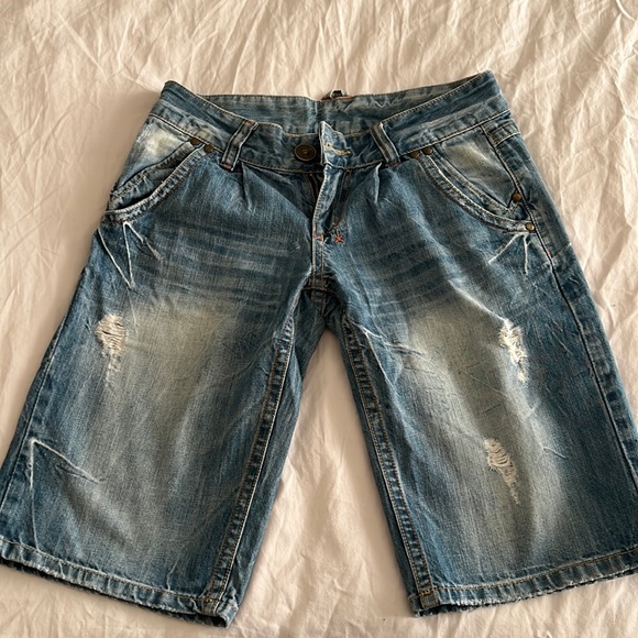 Korean make & TG jeans, size M, fit small. Has front pockets, low waist. - Picture 1 of 3